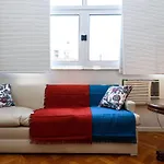 Omar do Rio - HG 904 Espaçoso Qto&Sala, Internet 240mbps, Smart TV, próximo ao famoso Pavão Azul, a Praia de Copacabana e do Metrô
